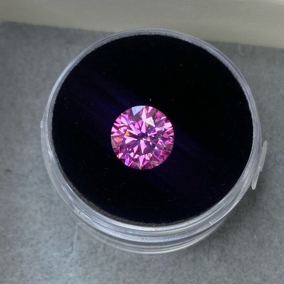 Certified, 2CT Pink Moissanite Diamond Loose (Hearts & Arrows) - Picture 13 of 16